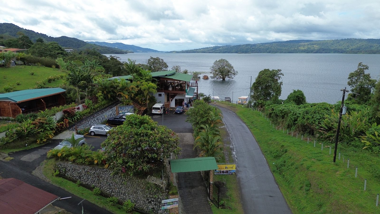 Paradise Villas CR - arenal-volcano-hotel (2).jpg